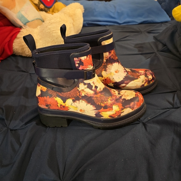 Musk Boot Compamy Floral Ankle Rain Boots - Picture 1 of 12